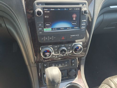 Used 2017 Chevrolet Traverse LT FWD image 9