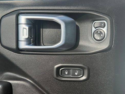 Used 2021 Jeep Wrangler Unlimited Rubicon 4xe image 16