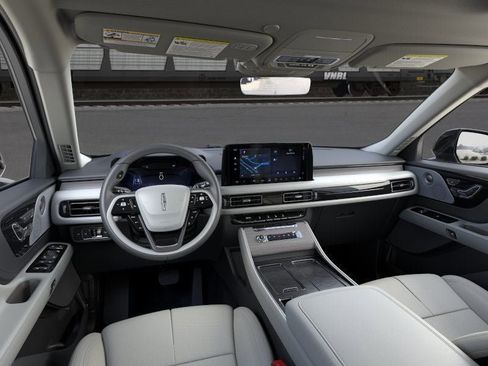 New 2026 Lincoln Aviator Reserve w/ Luxury Package RWD image 9