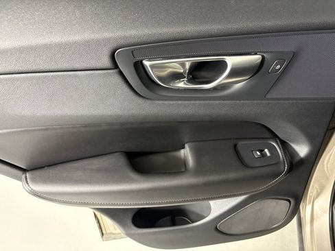 Used 2023 Volvo XC60 B5 Plus image 35