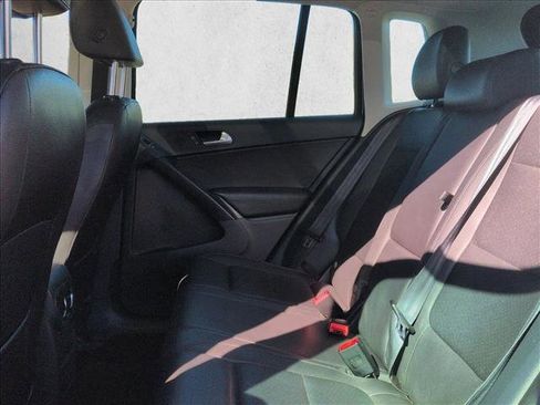 Used 2013 Volkswagen Tiguan SE image 19
