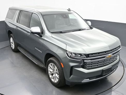 Used 2023 Chevrolet Suburban Premier AWD/4WD image 36