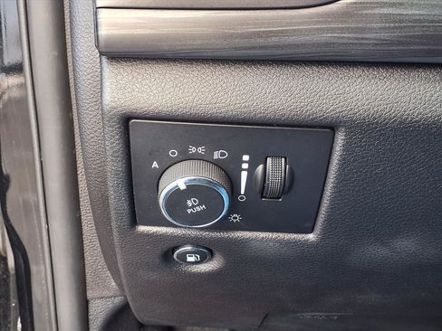 Used 2019 Jeep Grand Cherokee Altitude image 19