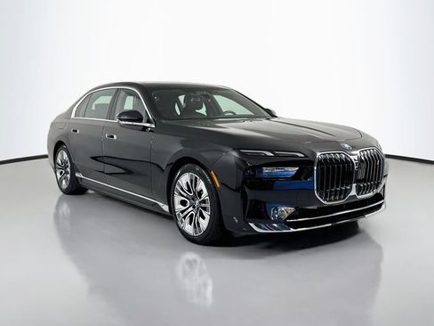 Used 2023 BMW i7 xDrive60 AWD/4WD image 4