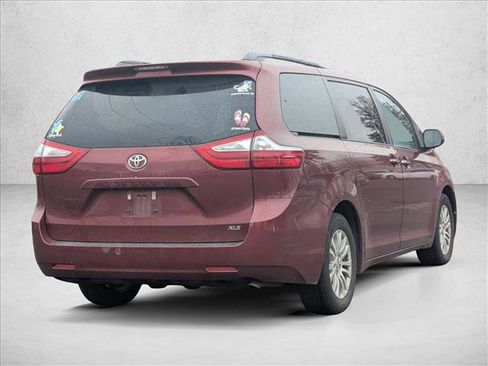 Used 2016 Toyota Sienna XLE image 5