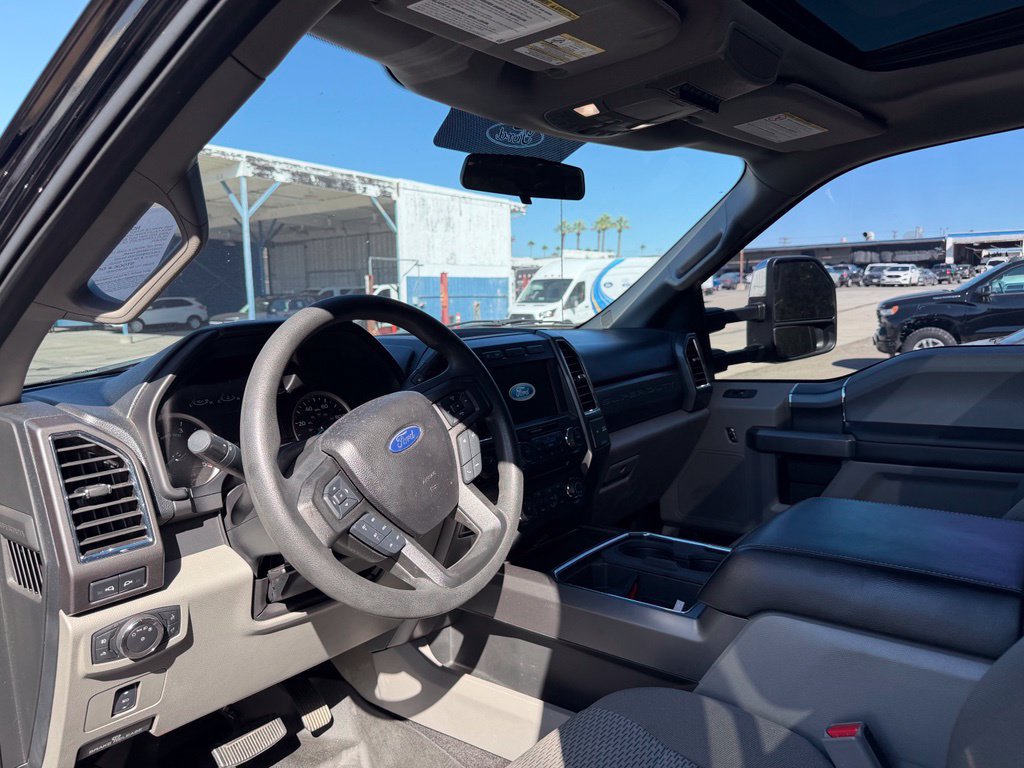 Used 2017 Ford F350 XLT w/ XLT Premium Package AWD/4WD image 4