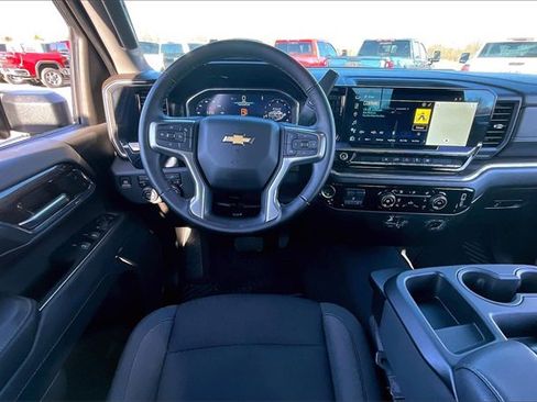 Used 2024 Chevrolet Silverado 2500 LT image 9