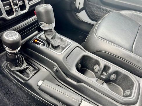 Used 2023 Jeep Wrangler Unlimited Sahara image 23