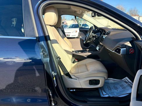 Used 2017 Jaguar F-PACE Prestige image 32