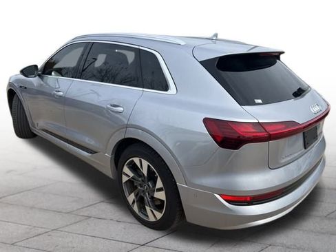 Used 2022 Audi e-tron Premium Plus w/ Premium Plus Package image 4
