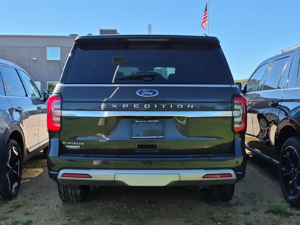 Used 2024 Ford Expedition Platinum AWD/4WD image 3
