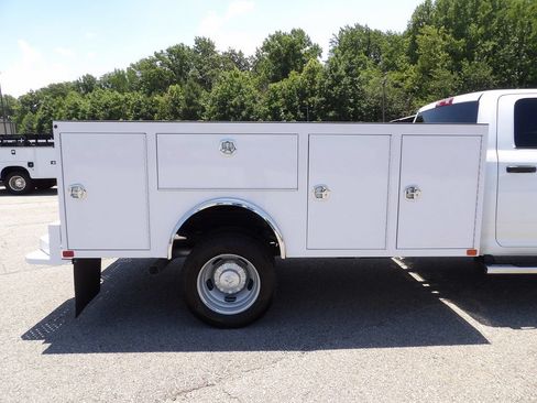 Used 2024 RAM 5500 Tradesman w/ Chrome Appearance Group AWD/4WD image 56