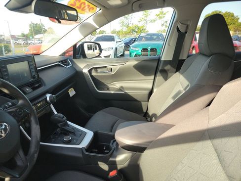 Used 2022 Toyota RAV4 XLE image 17