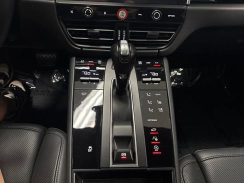 Used 2024 Porsche Macan AWD/4WD image 22