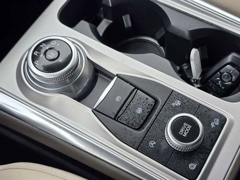 Used 2020 Ford Explorer Platinum w/ Premium Technology Package image 17