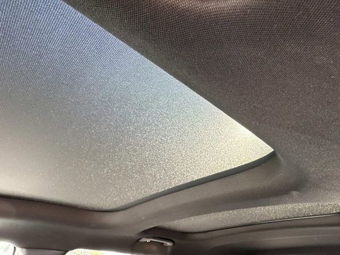 Used 2025 Mercedes-Benz GLB 250 4MATIC image 22