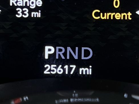 Used 2022 Jeep Wrangler Unlimited Sahara image 16