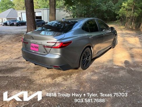Used 2025 Toyota Camry SE FWD image 12
