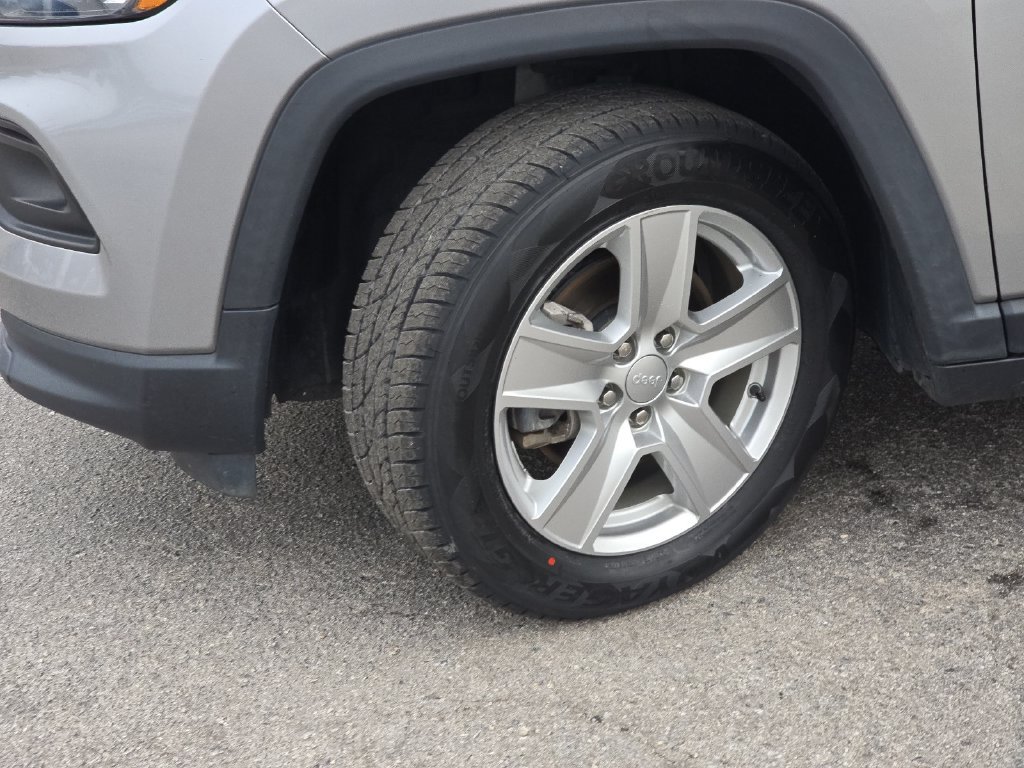 Used 2022 Jeep Compass Latitude FWD image 28