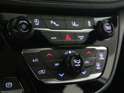 New 2026 Chrysler Pacifica Limited image 28