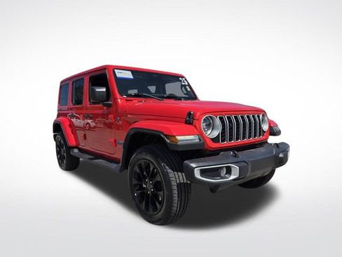 Used 2025 Jeep Wrangler Unlimited Sahara AWD/4WD image 1