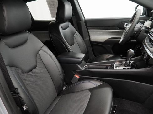 Certified 2025 Jeep Compass Latitude w/ Convenience Group image 48