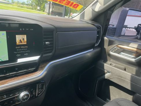 Used 2025 GMC Sierra 3500 SLE w/ Preferred Package AWD/4WD image 21