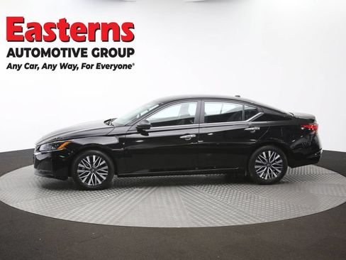Used 2025 Nissan Altima 2.5 SV FWD image 59