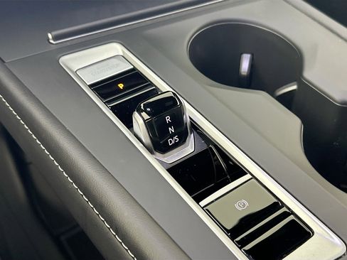 Used 2025 Volkswagen Atlas Cross Sport SE image 16