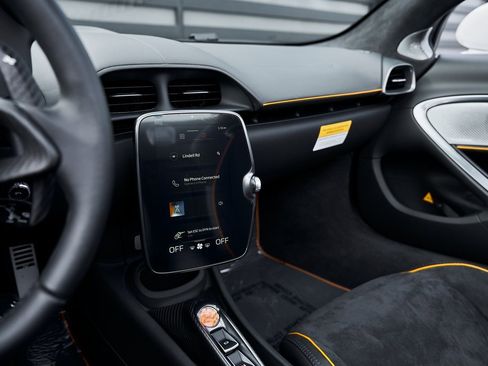 Used 2025 McLaren Artura image 61