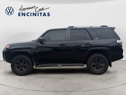 Used 2019 Toyota 4Runner SR5 AWD/4WD image 2