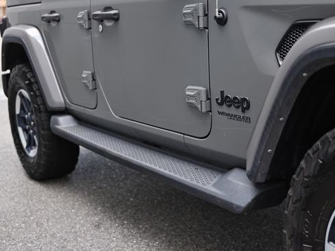 Used 2022 Jeep Wrangler Unlimited Sahara AWD/4WD image 14