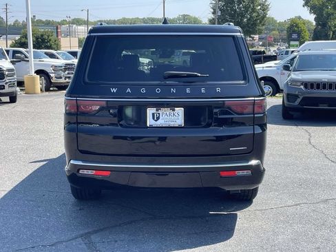 Certified 2024 Jeep Wagoneer L Series II AWD/4WD image 8