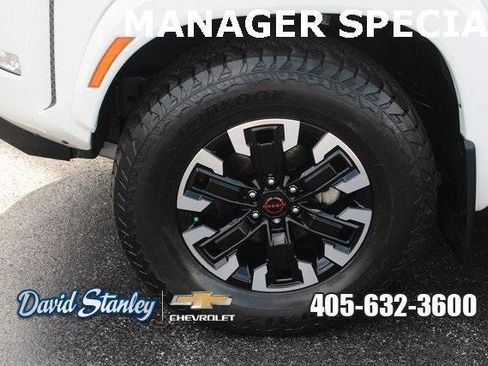 Used 2022 Nissan Frontier PRO-4X image 2