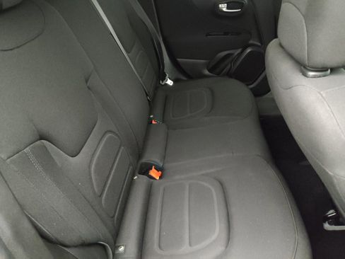 Used 2020 Jeep Renegade Latitude FWD image 19