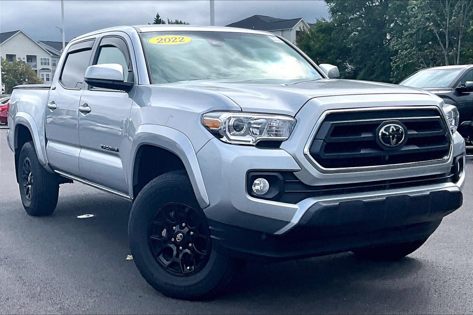 Used 2022 Toyota Tacoma SR5 AWD/4WD image 2
