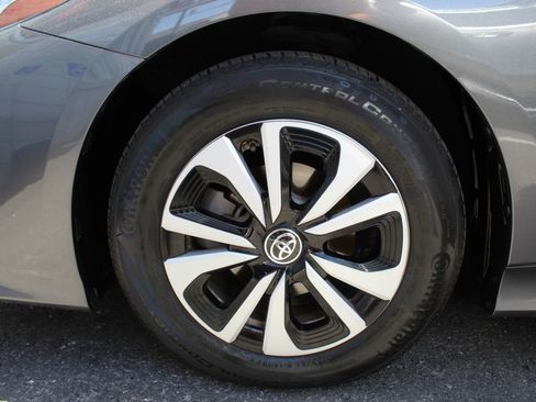 Used 2018 Toyota Prius Prime Premium w/ Carpet Mat Package image 16