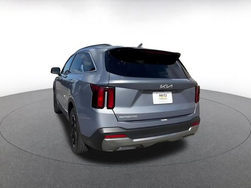 Used 2024 Kia Sorento S image 11