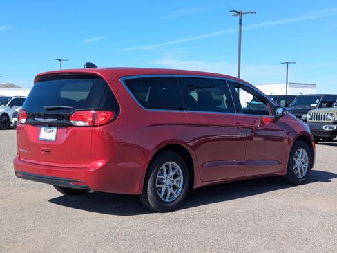 New 2026 Chrysler Voyager LX image 4