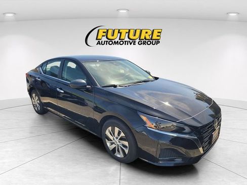 Certified 2025 Nissan Altima 2.5 S FWD image 1