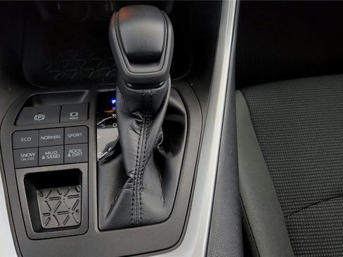 Used 2023 Toyota RAV4 LE image 28