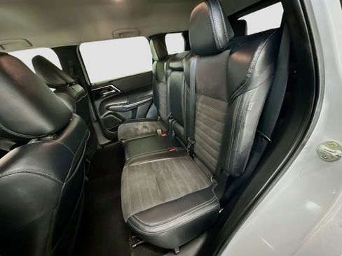 Used 2024 Mitsubishi Outlander SE image 29