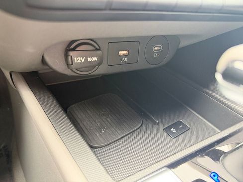 Used 2025 Hyundai Elantra SEL FWD image 32