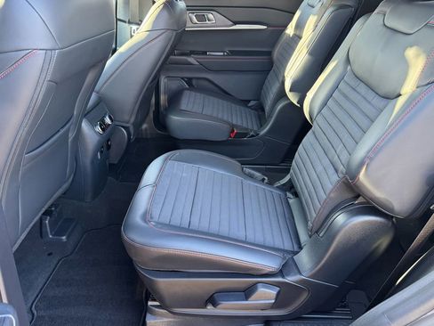 New 2026 Ford Explorer ST-Line w/ ST-Line Street Pack image 9