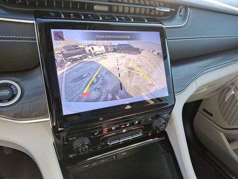 Certified 2023 Jeep Grand Cherokee Overland image 15