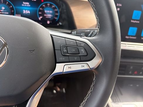 Used 2025 Volkswagen Atlas SE AWD/4WD image 30