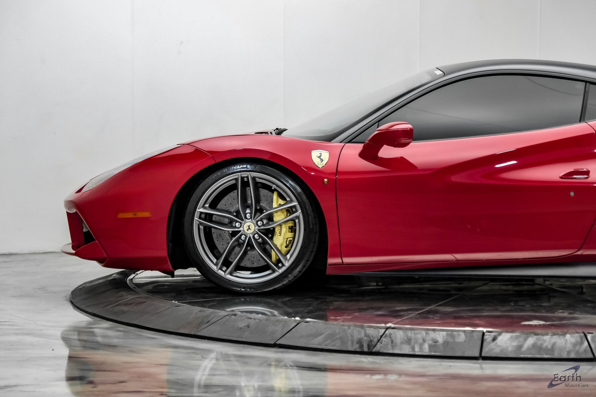Used 2017 Ferrari 488 GTB RWD image 10