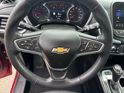 Certified 2019 Chevrolet Equinox LT w/ Sun & Navigation Package AWD/4WD image 17