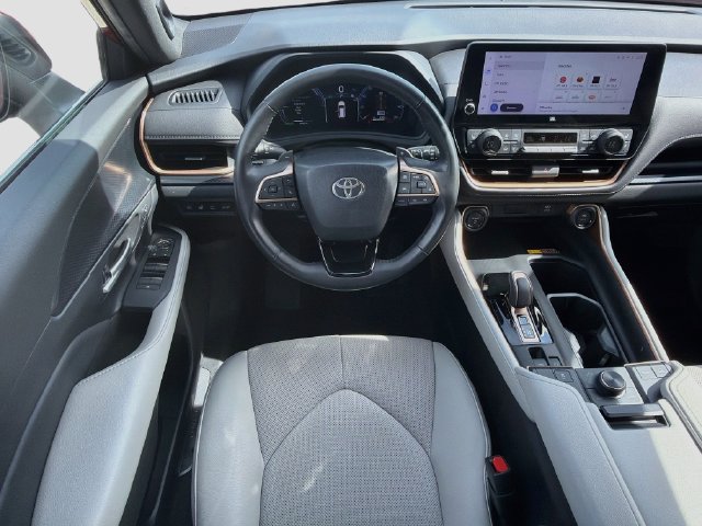 Used 2024 Toyota Grand Highlander AWD Hybrid image 17