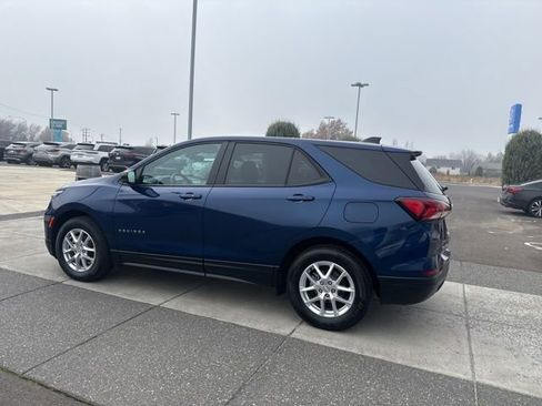 Used 2022 Chevrolet Equinox LS w/ LS Convenience Package image 10